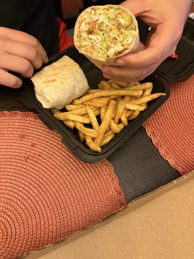 Food from Round Pie Pizza Company