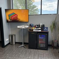 Marks Auto Service of Woodstock - Comfortable waiting room with snacks at Top Notch Auto Inc.