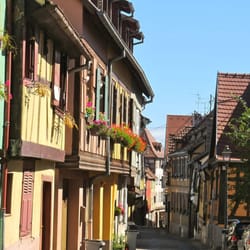 Barr - Colorful row of houses