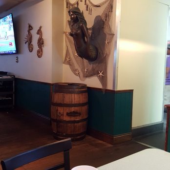 Pineapple Willy's - Seafood Near Me - Panama City Beach, Florida