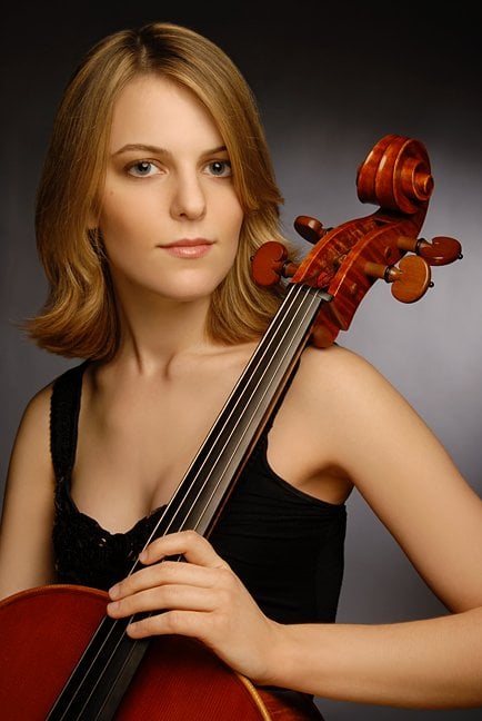 Leah Metzler - Cellist & Cello Teacher