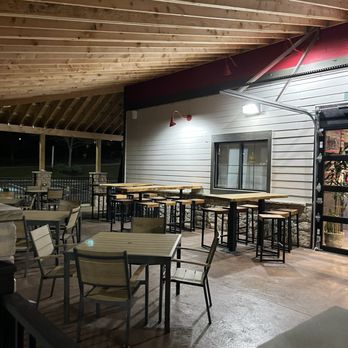 Burgers 2 Beer - Outdoor patio - Burgers Near Me - Twinsburg, Ohio Burgers 2 Beer - Outdoor patio - Burgers Near Me - Twinsburg, Ohio