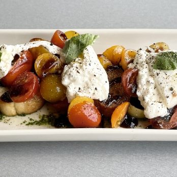 Bazille - Burrata and heirloom tomatoes - New American Near Me - San Antonio, Texas