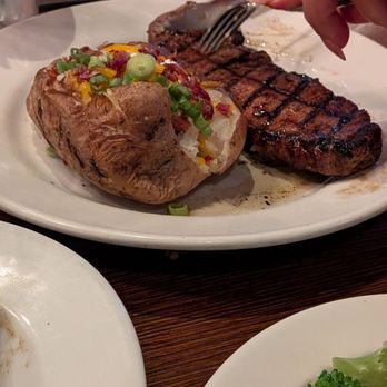 LongHorn Steakhouse - Steakhouses Near Me - Temecula, California