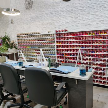 Eagle Nails Kahala - More stations for manicures - Nail Technicians Near Me - Honolulu, Hawaii