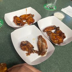 Kelli's - 1$ wing. Great!