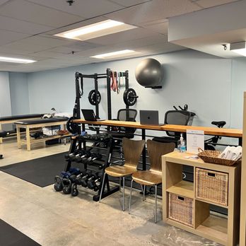 Evolution Physical Therapy & Fitness - Strength training area - Physical Therapy Near Me - Manhattan Beach, California Evolution Physical Therapy & Fitness - Strength training area - Physical Therapy Near Me - Manhattan Beach, California
