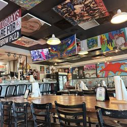 Lowbrow Pizza & Beer - Inside