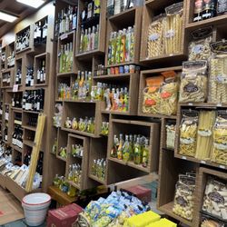 Sapori Mediterranei - Food souvenirs and wine
