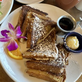 McKay Cottage Restaurant - French Toast side of bacon - American Near Me - Bend, Oregon