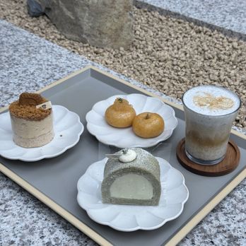 Seoul Sweets - Biscotti cake, earl grey rice cake, yakgwa, black sesame einspanner - Desserts Near Me - New York, New York