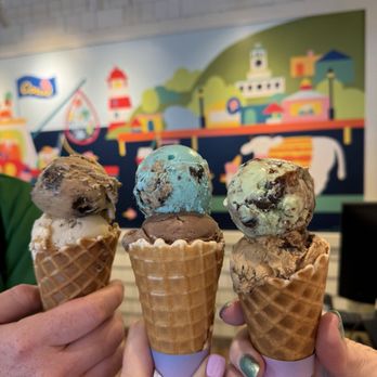 Cows - Waterfront Kiosk - Ice Cream & Frozen Yogurt Near Me - Halifax, Nova Scotia
