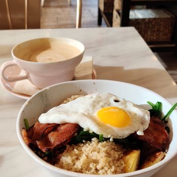Dots Cafe - Bacon breakfast bowl and hazelnut latte - Cafes Near Me - Pasadena, California