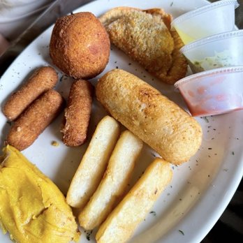 Las Palmas Cuban Restaurant - Cuban Near Me - Mount Dora, Florida