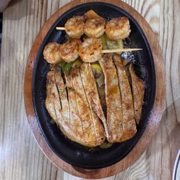 Chicken and shrimp fajita