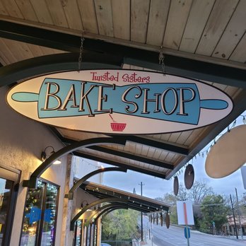 Twisted Sisters Bake Shop - Cupcakes Near Me - Fredericksburg, Texas