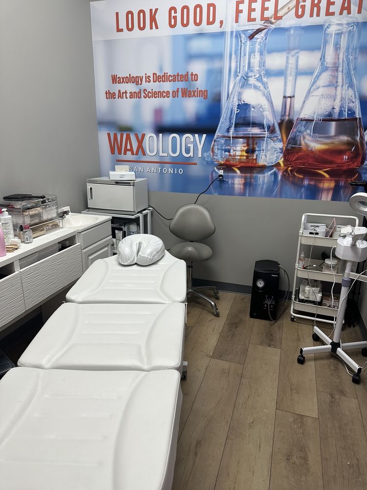 Waxology - San Antonio Logo