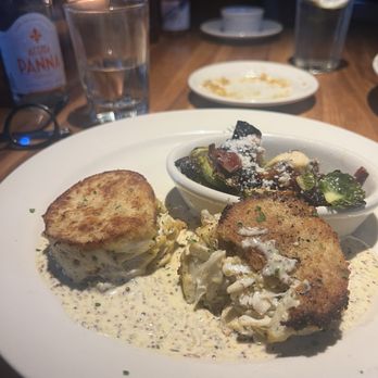131 MAIN Restaurant - Maryland Style Crab Cakes - New American Near Me - Charlotte, North Carolina 131 MAIN Restaurant - Maryland Style Crab Cakes - New American Near Me - Charlotte, North Carolina