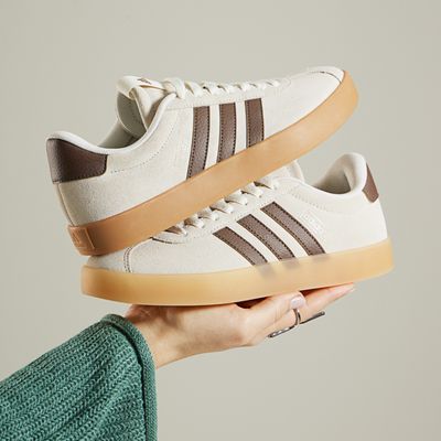 Famous Footwear by null