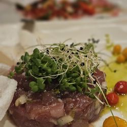 Aura Modern Mediterranean - Tuna tatare