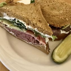 The Pantry - Roast Beef Sandwich -- soggy (see thumbprint)