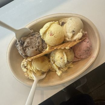 Chill Bros Scoop Shop - Ice Cream & Frozen Yogurt Near Me - Tampa, Florida Chill Bros Scoop Shop - Ice Cream & Frozen Yogurt Near Me - Tampa, Florida