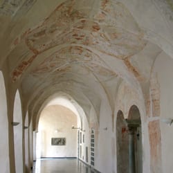 Kloster Wedinghausen - Ostflügel mit Fresken aus dem 12. Jh.
