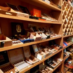 3N1 Sports Bar & Grill - Cigars for days