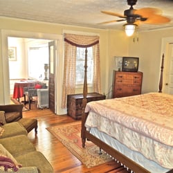 Vacation In Asheville - Magnolia Suite w King bed at Oakland Cottage Bed and Breakfast