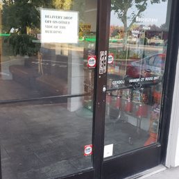 Exterior outside entrance of Pho Lee Hoa Phat 6 - Doors say pull but there are no handles lol - Pittsburg, California Exterior outside entrance of Pho Lee Hoa Phat 6 - Doors say pull but there are no handles lol - Pittsburg, California