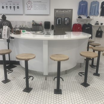 Bridgeman's Ice Cream Parlor - Round counter inside - Ice Cream & Frozen Yogurt Near Me - Woodbury, Minnesota Bridgeman's Ice Cream Parlor - Round counter inside - Ice Cream & Frozen Yogurt Near Me - Woodbury, Minnesota