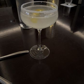 320 RiverBar - Lemon drop - Lounges Near Me - Chicago, Illinois