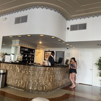 Essex House - Hotels Near Me - Miami Beach, Florida Essex House - Hotels Near Me - Miami Beach, Florida