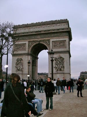 Arc de Triomphe by null