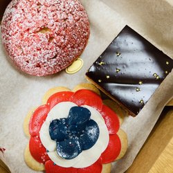 House of Marmalade - Strawberry cream puff; Millionaire bar; shortbread cookie with French colors icing
