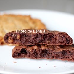 Hopkins Street Bakery - Bagatelle du Roi ($3.75) - it's super rich and dense, definitely fudgy. Too sweet for me. It's like a brownie cookie.