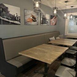 Liv's Oyster Bar & Restaurant - The inside