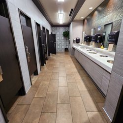Love's Travel Stop - Women's Restroom