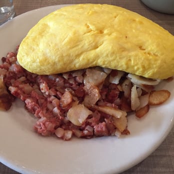 Lou Mitchell's - Corn beef hash with egg balloon. - Breakfast & Brunch Near Me - Chicago, Illinois
