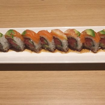 Sushi Enya - Pasadena - Lemon roll with the spicy salmon substituted for spicy tuna since they ran out of spicy salmon. - Sushi Bars Near Me - Pasadena, California