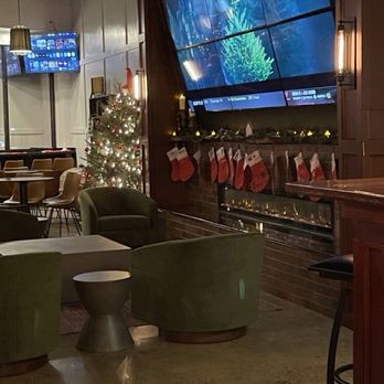 Big Rock Bar & Brew - Nice fireplace area with large TV viewing. - Brewpubs Near Me - Louisville, Kentucky Big Rock Bar & Brew - Nice fireplace area with large TV viewing. - Brewpubs Near Me - Louisville, Kentucky