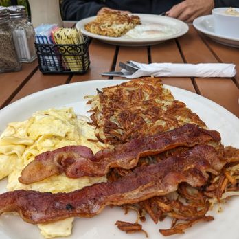 Flight 126 Cafe - Egg and Hash Brown breakfasts all around - Cafes Near Me - Santa Paula, California Flight 126 Cafe - Egg and Hash Brown breakfasts all around - Cafes Near Me - Santa Paula, California