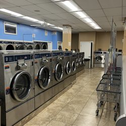 Giant Wash Laundromat - We have a lot of washers