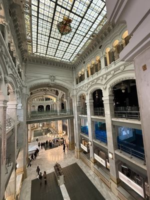 Palacio de Cibeles (sede del Ayuntamiento de Madrid) by null