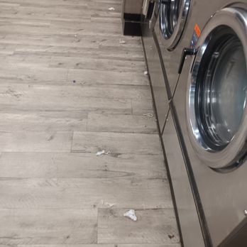 Quick Clean Laundromat - Trash AND A ROACH - Laundromat Near Me - Longview, Texas Quick Clean Laundromat - Trash AND A ROACH - Laundromat Near Me - Longview, Texas