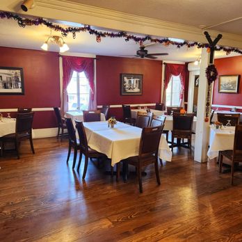 Murphy's Hotel Restaurant - Main Dining Room - American Near Me - Murphys, California