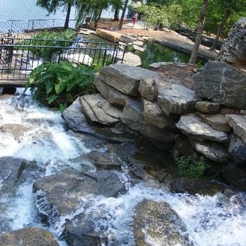Finlay Park - Little hiking trail around the Finlay Park waterfalls - Parks Near Me - Columbia, South Carolina