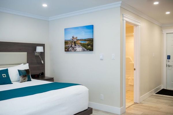 Royal Inn + Suites by null