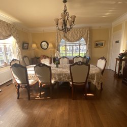 The Manor On Front - Dining room