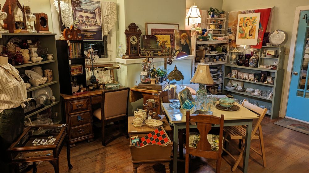 VINTAGE ROUND UP Updated August 2024 18 Photos 2125 Fort Riley Ln